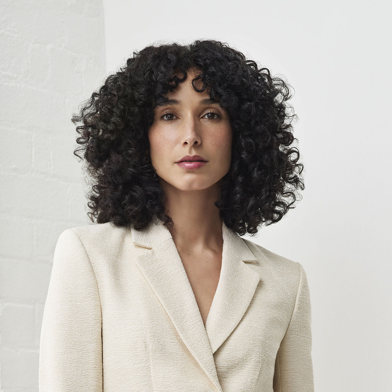 Model med h&aring;r stylet vha Diffuseur Air Wand